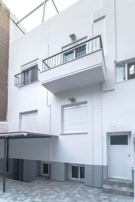 Downtown Rare And Modern Two Storey Building Athens Exterior photo